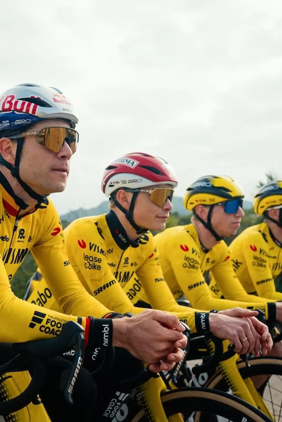 Team Visma Lease a Bike schaut in die Ferne