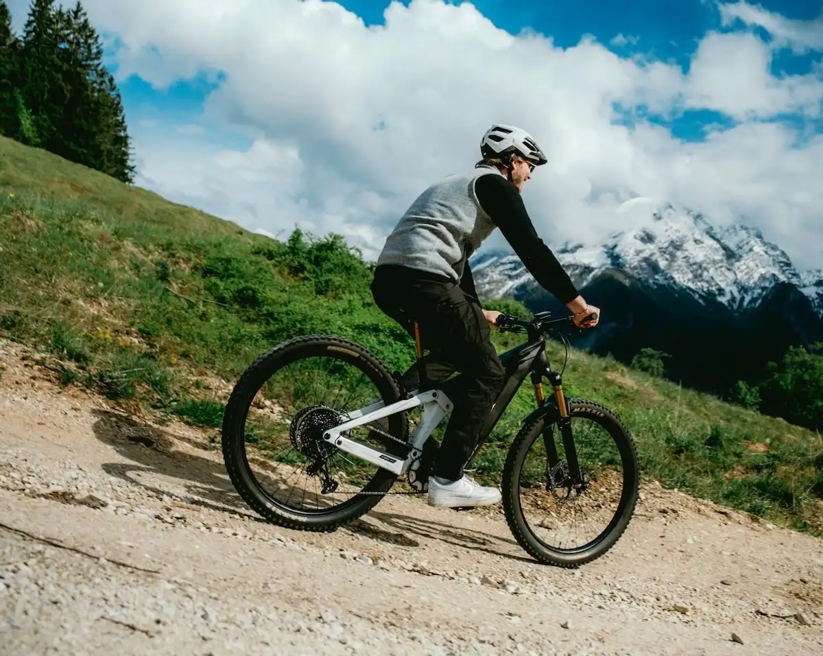Man riding his mountainbike downhill in the mountains in best weather