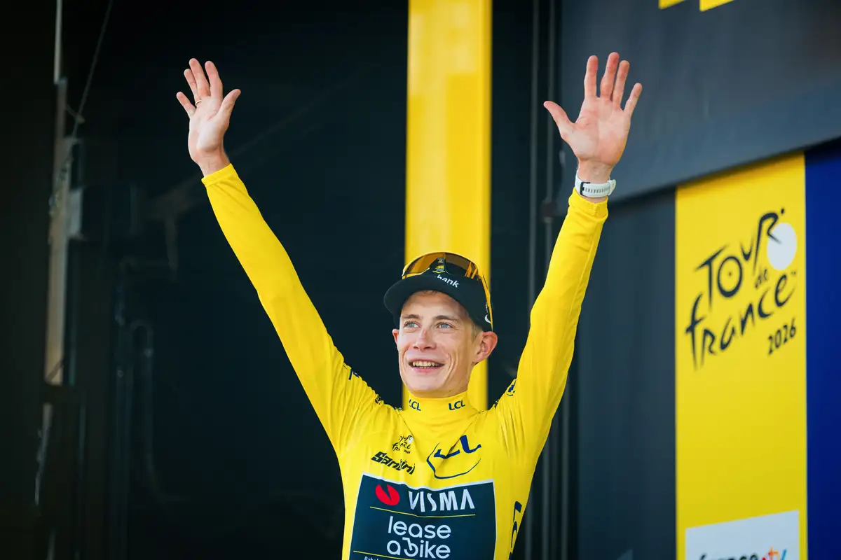 Team Visma Lease a Bike Jonas in yellow jersey