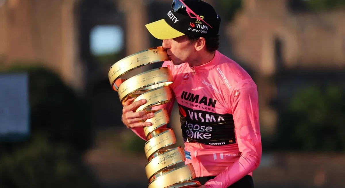 Simon Yates at victory at Giro D'Italia