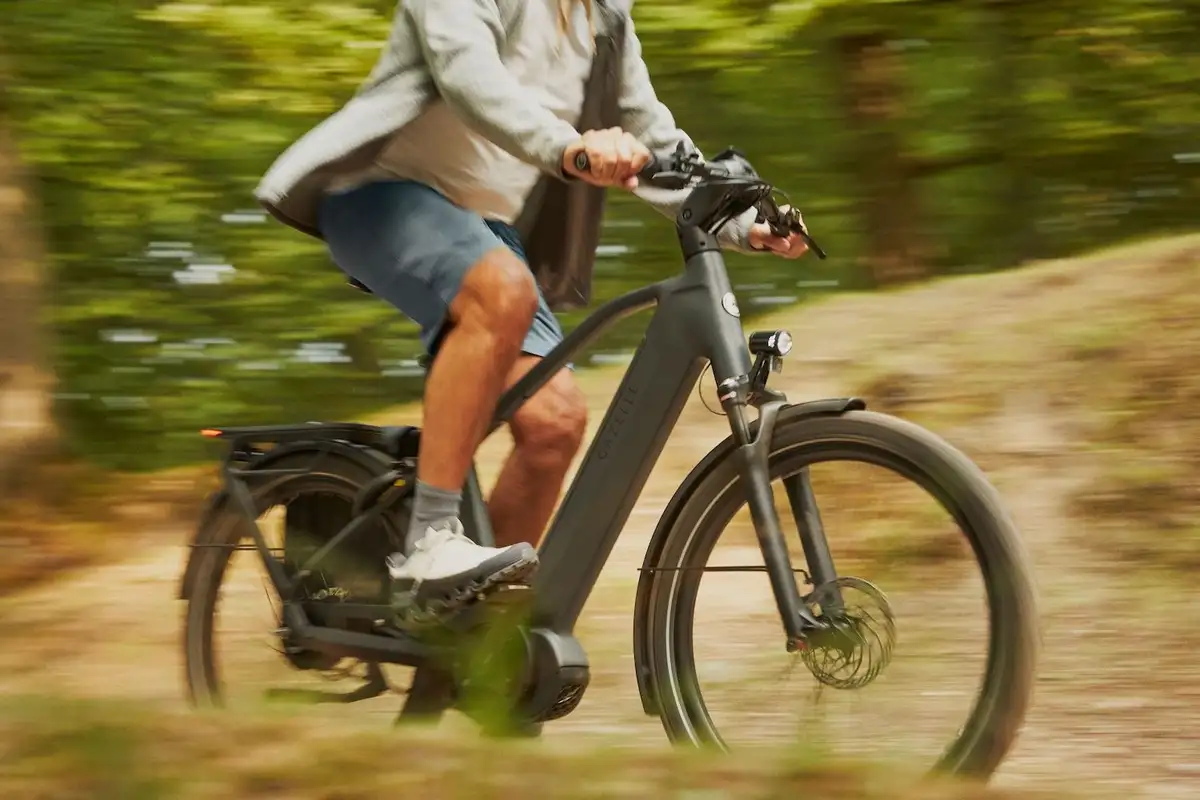 Gazelle E-bike in voller Fahrt