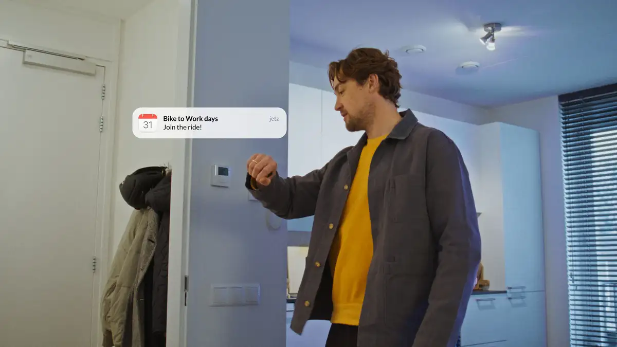 Zwei Personen mit Lastenrad