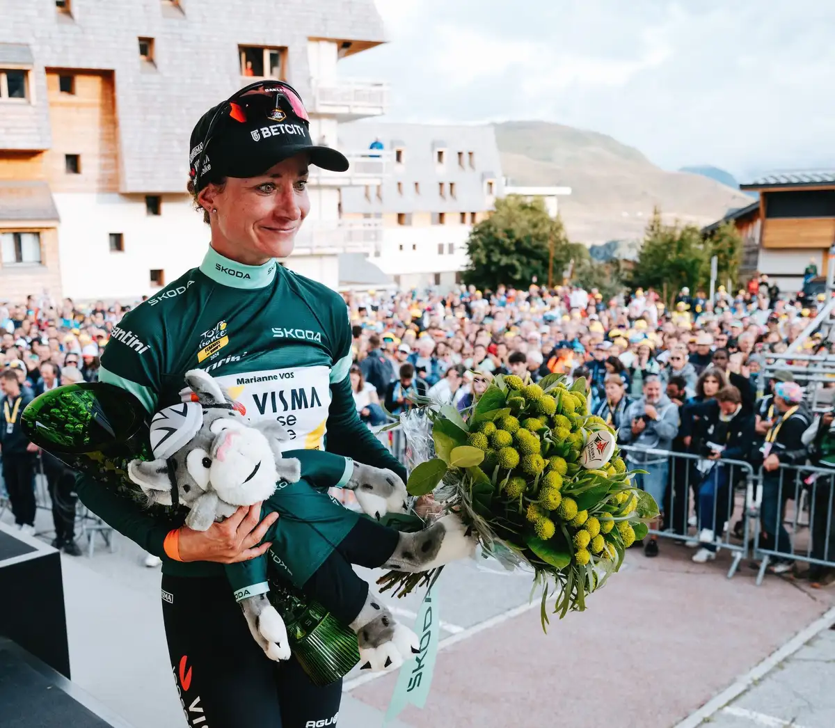 Marianne Vos of Team Visma | Lease a Bike Women celebrating victory with a bouquet of flowers.
