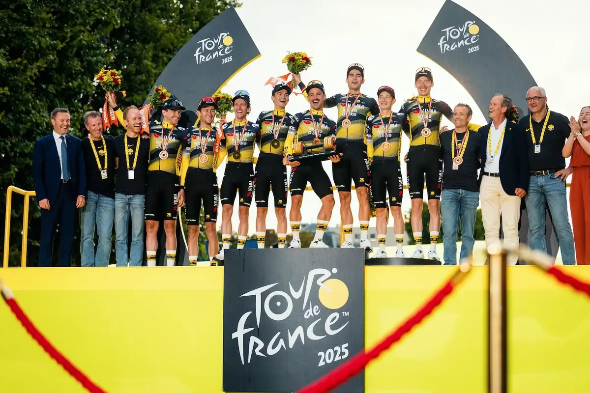 Teamsieg Team Visma Lease a Bike bei der Tour de France 2025